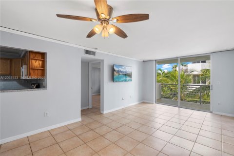 Condo in Miami Beach, Florida, 1 bedroom  № 2077822 - photo 5