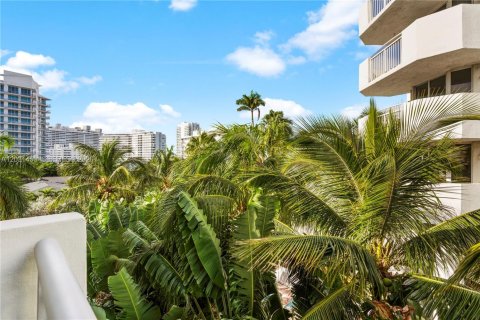 Condo in Miami Beach, Florida, 1 bedroom  № 2077822 - photo 17