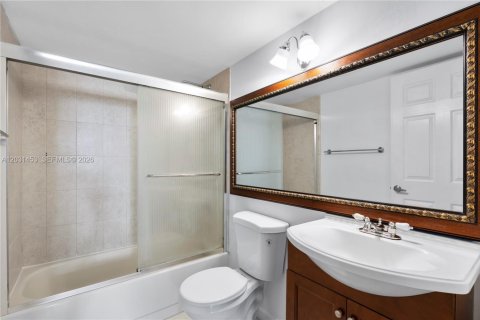 Condo in Miami Beach, Florida, 1 bedroom  № 2077822 - photo 15