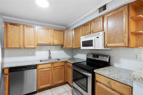 Condo in Miami Beach, Florida, 1 bedroom  № 2077822 - photo 8
