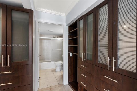 Condo in Miami Beach, Florida, 1 bedroom  № 2077822 - photo 13