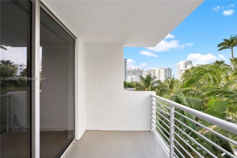Condo in Miami Beach, Florida, 1 bedroom  № 2077822