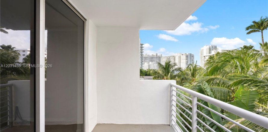 Condo in Miami Beach, Florida, 1 bedroom  № 2077822