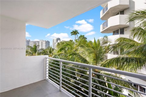 Condo in Miami Beach, Florida, 1 bedroom  № 2077822 - photo 2