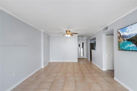 Condo in Miami Beach, Florida, 1 bedroom  № 2077822 - photo 4