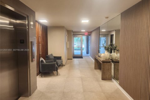 Condo in Miami Beach, Florida, 1 bedroom  № 2077822 - photo 18