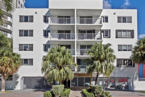 Condo in Miami Beach, Florida, 1 bedroom  № 2077822 - photo 19