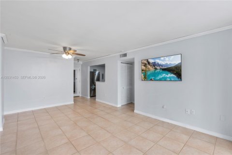 Condo in Miami Beach, Florida, 1 bedroom  № 2077822 - photo 3