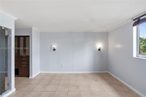 Condo in Miami Beach, Florida, 1 bedroom  № 2077822 - photo 11
