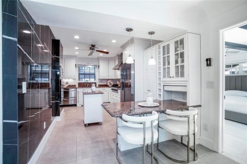 Villa ou maison à vendre à Fort Lauderdale, Floride: 7 chambres, 390.47 m2 № 2275156 - photo 16