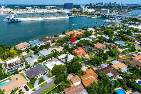 Villa ou maison à vendre à Fort Lauderdale, Floride: 7 chambres, 390.47 m2 № 2275156 - photo 2
