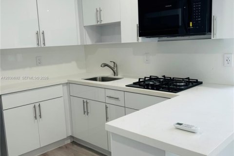 Apartment in Miami, Florida 1 bedroom, 111.48 sq.m. № 2083968