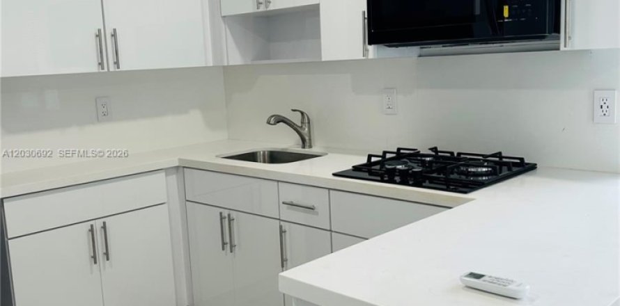 Apartment in Miami, Florida 1 bedroom, 111.48 sq.m. № 2083968
