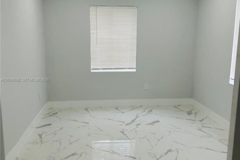 Apartment in Miami, Florida 1 bedroom, 111.48 sq.m. № 2083968 - photo 3