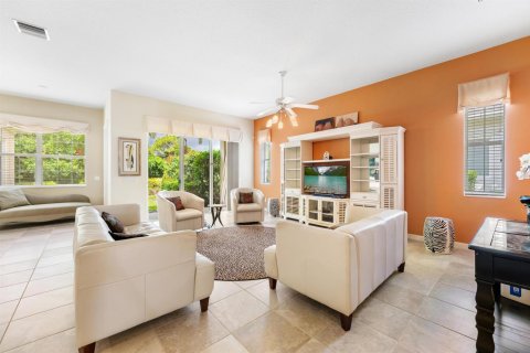 House in Jupiter, Florida 3 bedrooms, 181.25 sq.m. № 2087784 - photo 18