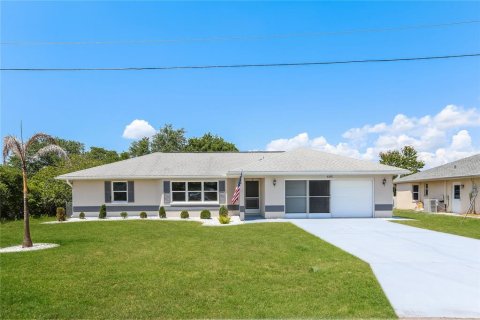 House in Port Charlotte, Florida 3 bedrooms, 135.08 sq.m. № 2351491