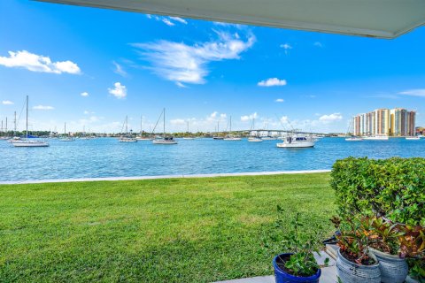 Copropriété à vendre à Riviera Beach, Floride: 2 chambres, 110.55 m2 № 2175429 - photo 2