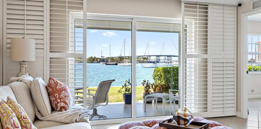 Condo à Riviera Beach, Floride, 2 chambres № 2175429