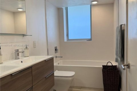 Купить кондоминиум в Бей-Харбор-Айлендс, Флорида 2 спальни, 121.24м2, № 2048931 - фото 8