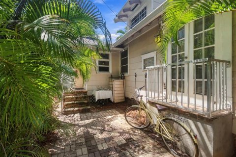 Immobilier commercial à vendre à Saint Petersburg, Floride: 3 chambres, 127.65 m2 № 2395807 - photo 3