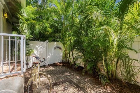 Immobilier commercial à vendre à Saint Petersburg, Floride: 3 chambres, 127.65 m2 № 2395807 - photo 4