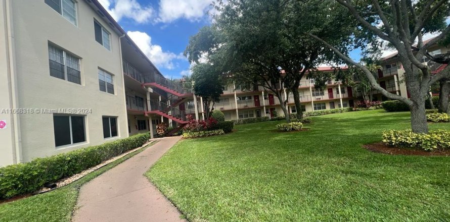 Condo in Pembroke Pines, Florida, 1 bedroom № 1384398