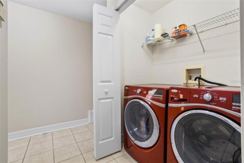 Townhouse in Tampa, Florida 2 bedrooms, 128.86 sq.m. № 1837369 - photo 9