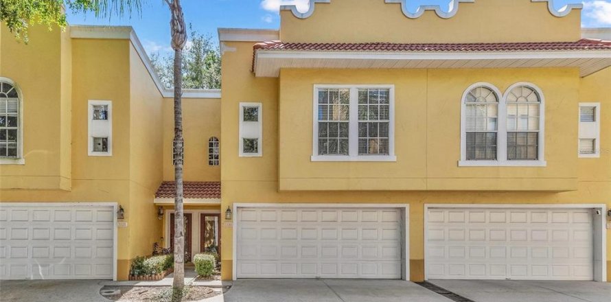 Townhouse in Tampa, Florida 2 bedrooms, 128.86 sq.m. № 1837369