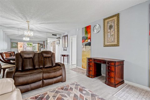 Condominio en alquiler en Margate, Florida, 1 dormitorio, 72 m2 № 2054740 - foto 11