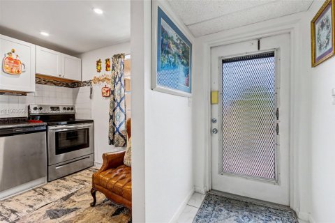 Condominio en alquiler en Margate, Florida, 1 dormitorio, 72 m2 № 2054740 - foto 5