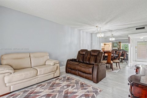 Condominio en alquiler en Margate, Florida, 1 dormitorio, 72 m2 № 2054740 - foto 10