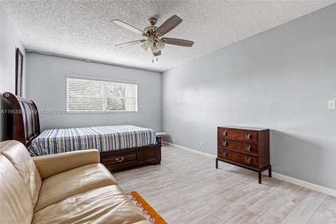 Condominio en alquiler en Margate, Florida, 1 dormitorio, 72 m2 № 2054740 - foto 13