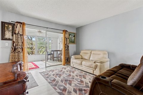 Condominio en alquiler en Margate, Florida, 1 dormitorio, 72 m2 № 2054740 - foto 8