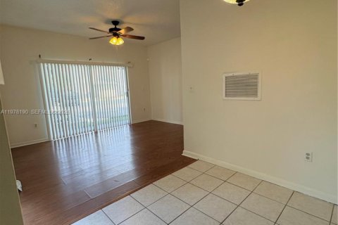 Copropriété à vendre à Pembroke Pines, Floride: 1 chambre, 58.34 m2 № 2042060 - photo 12