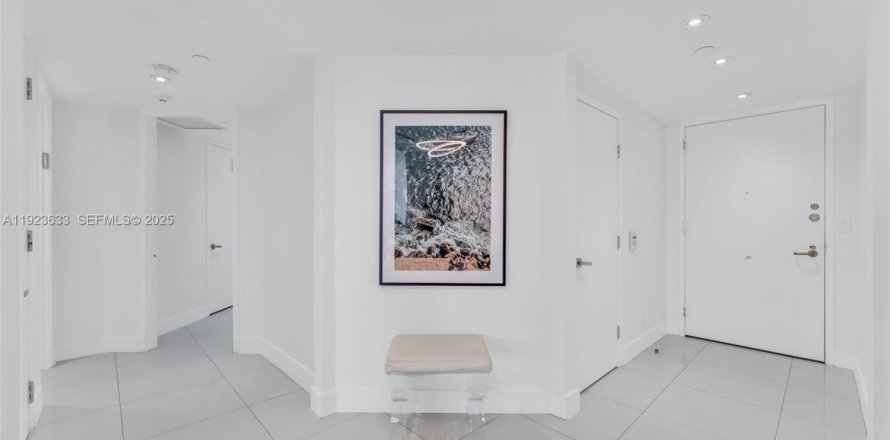 Condo à Aventura, Floride, 4 chambres № 1982073