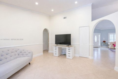 House in Miami, Florida 4 bedrooms, 170.29 sq.m. № 2002720 - photo 8