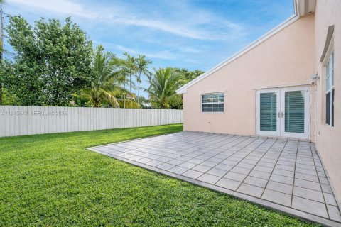 House in Miami, Florida 4 bedrooms, 170.29 sq.m. № 2002720 - photo 23