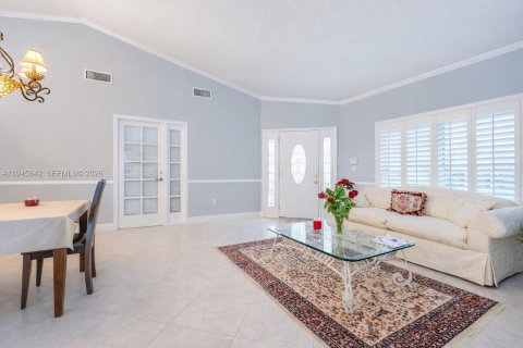 House in Miami, Florida 4 bedrooms, 170.29 sq.m. № 2002720 - photo 4