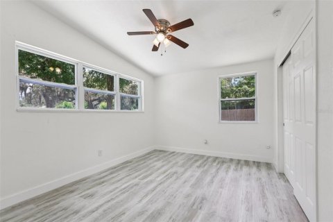 House in Temple Terrace, Florida 3 bedrooms, 154.87 sq.m. № 1801300 - photo 20