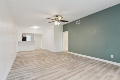 House in Temple Terrace, Florida 3 bedrooms, 154.87 sq.m. № 1801300 - photo 6