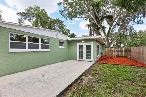 House in Temple Terrace, Florida 3 bedrooms, 154.87 sq.m. № 1801300 - photo 26