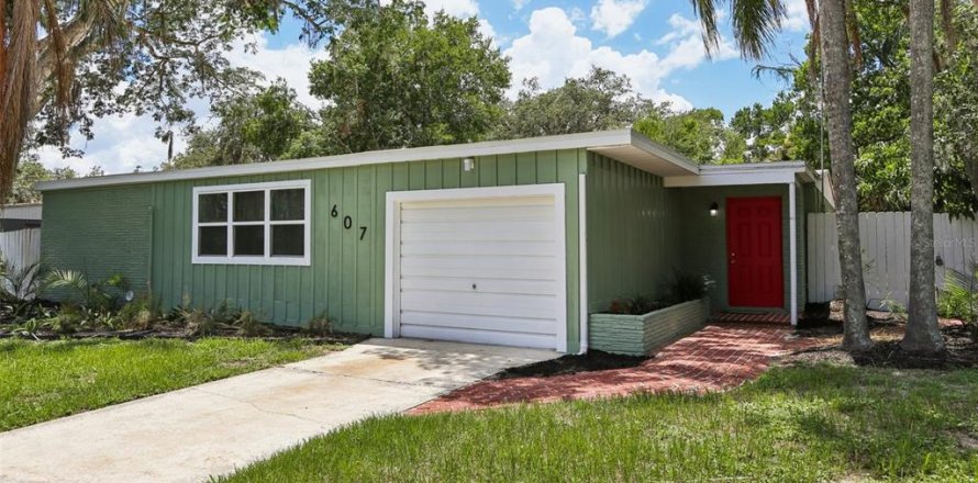 House in Temple Terrace, Florida 3 bedrooms, 154.87 sq.m. № 1801300