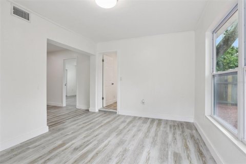 House in Temple Terrace, Florida 3 bedrooms, 154.87 sq.m. № 1801300 - photo 16