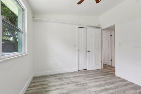 House in Temple Terrace, Florida 3 bedrooms, 154.87 sq.m. № 1801300 - photo 23