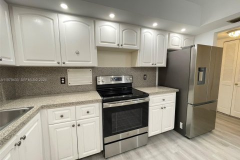 Copropriété à louer à Hollywood, Floride: 2 chambres, 105.63 m2 № 2046462 - photo 2