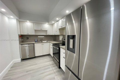 Condo à Hollywood, Floride, 2 chambres  № 2046462