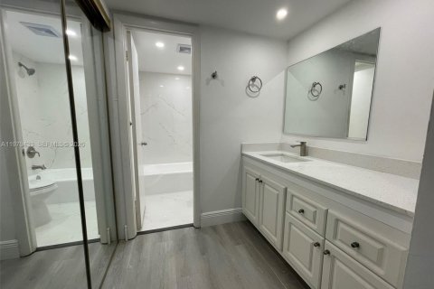 Copropriété à louer à Hollywood, Floride: 2 chambres, 105.63 m2 № 2046462 - photo 7