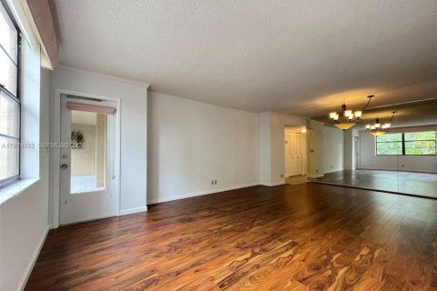 Copropriété à louer à Hollywood, Floride: 2 chambres, 105.63 m2 № 2046462 - photo 5