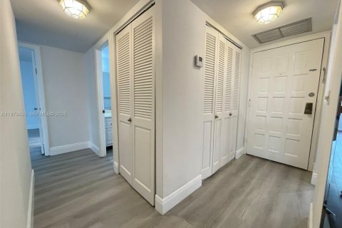 Copropriété à louer à Hollywood, Floride: 2 chambres, 105.63 m2 № 2046462 - photo 4