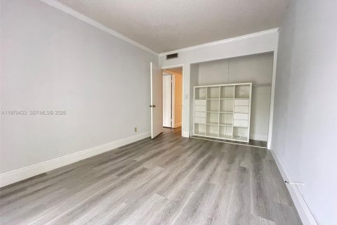 Copropriété à louer à Hollywood, Floride: 2 chambres, 105.63 m2 № 2046462 - photo 10